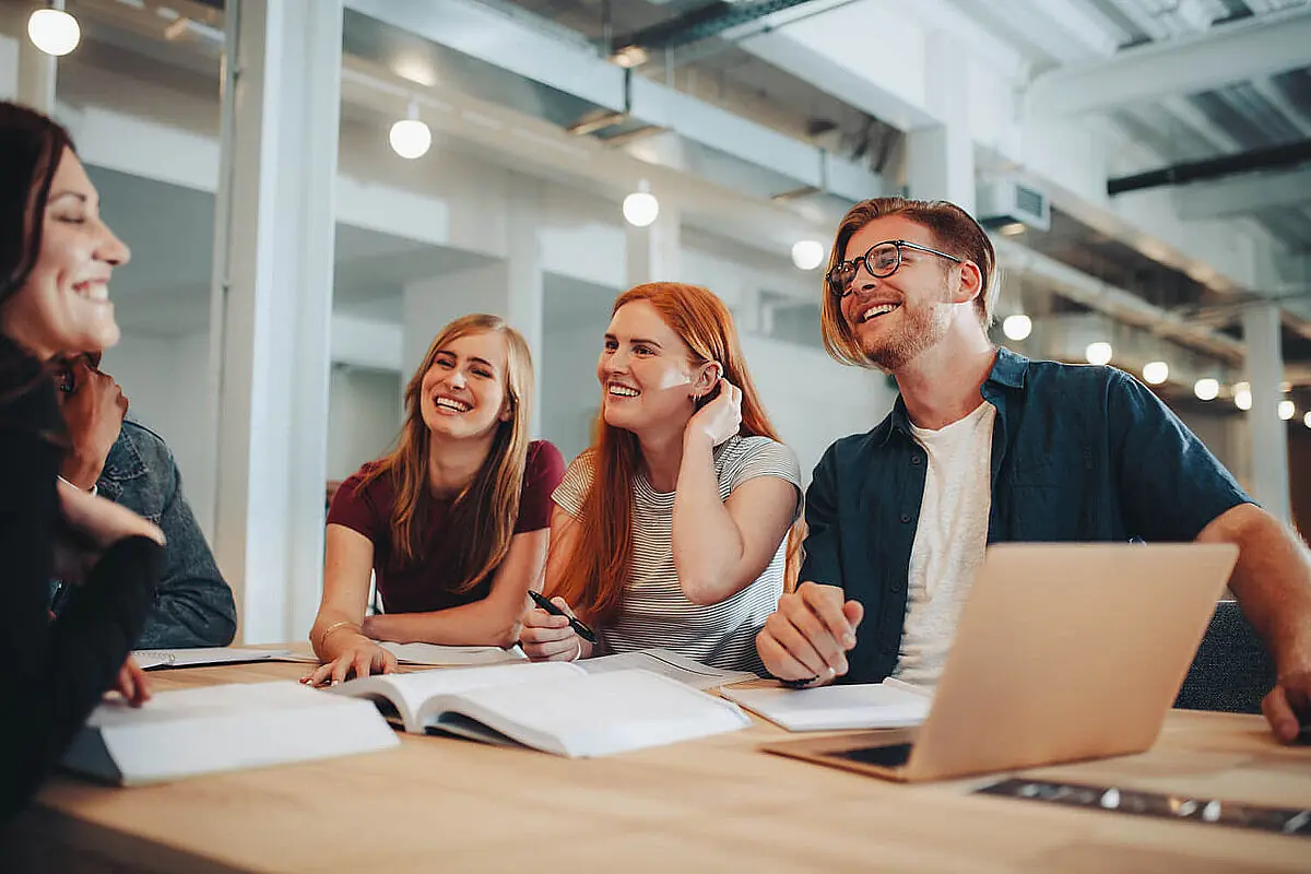 Participants learn together in an advanced German course at our language school in Hamburg